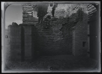 Rakvere, Rakvere linnusevaremed. Rakvere linnuse varemed vallikraaviga. Rakvere linnuse stereofotogramm-meetriline mõõdistamine.  similar photo