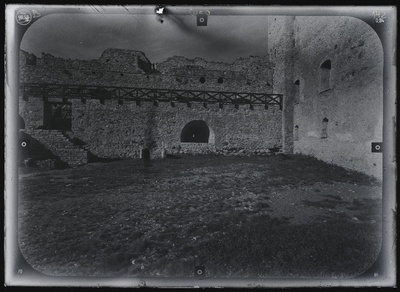 Rakvere, Rakvere linnusevaremed. Rakvere linnuse varemed vallikraaviga. Rakvere linnuse stereofotogramm-meetriline mõõdistamine.  duplicate photo
