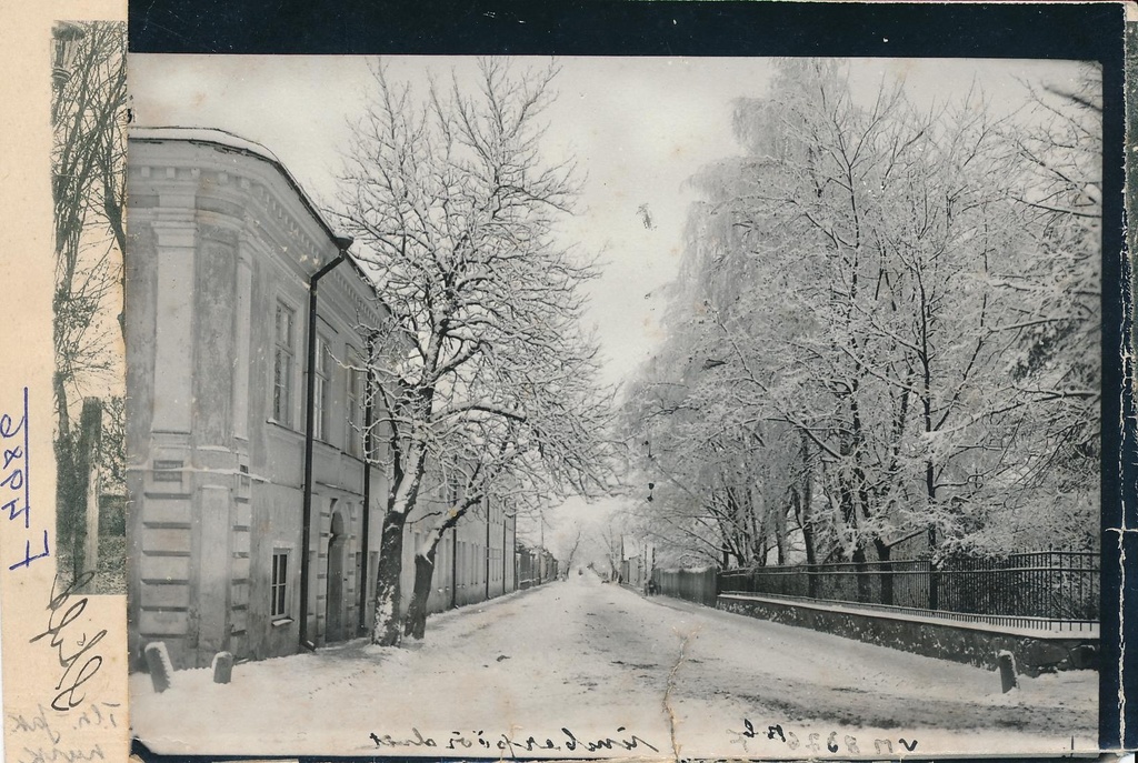 trükipilt, Viljandi, Veski (Jakobsoni) tn, paremal aadlipreilide pansionaat (stift), peegelpildis, u 1905