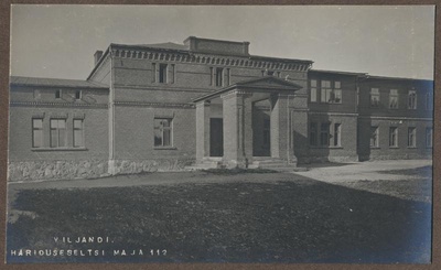 foto albumis, Viljandi, põlluseltsi maja, Jakobsoni tn, u 1910, foto J. Riet  duplicate photo