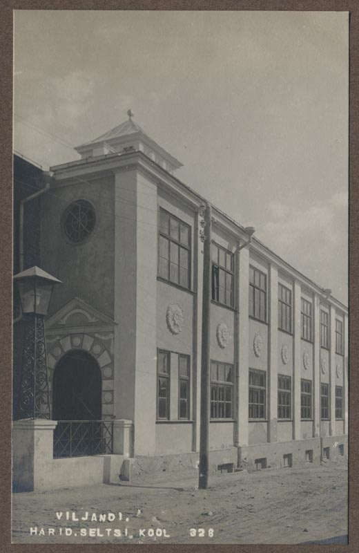 foto albumis, Viljandi Eesti Haridusseltsi kool, Kõrgemäe tn tiib, u 1925, foto J. Riet