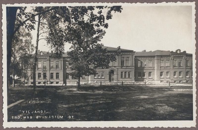 foto albumis, Viljandi Uueveski tee 1, maagümnaasium, u 1920, foto J. Riet  duplicate photo