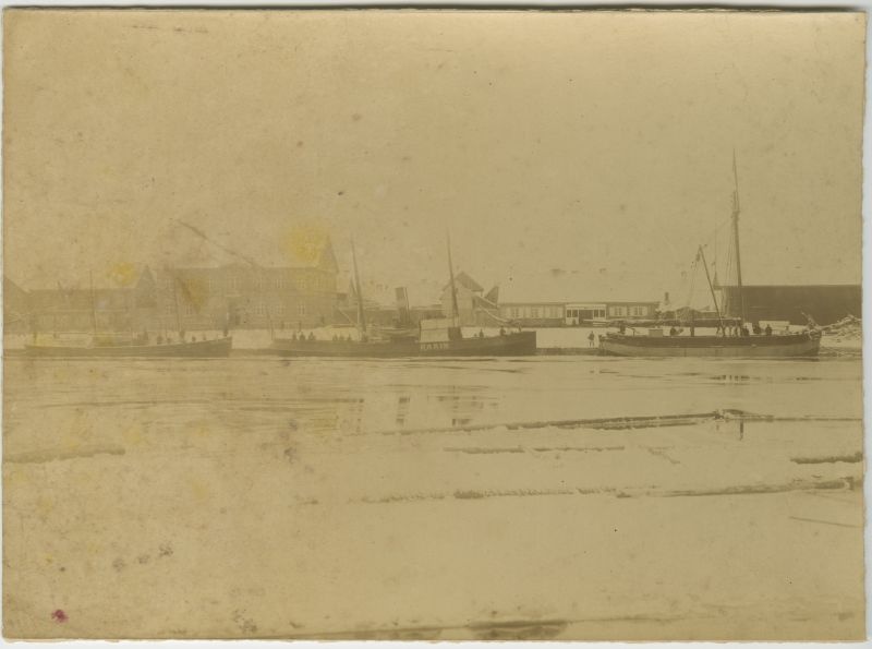 Aurulaevad "Rabotnik", "Karin" ja purjelaev "Süd" Vindavi (Ventspils) sadamas