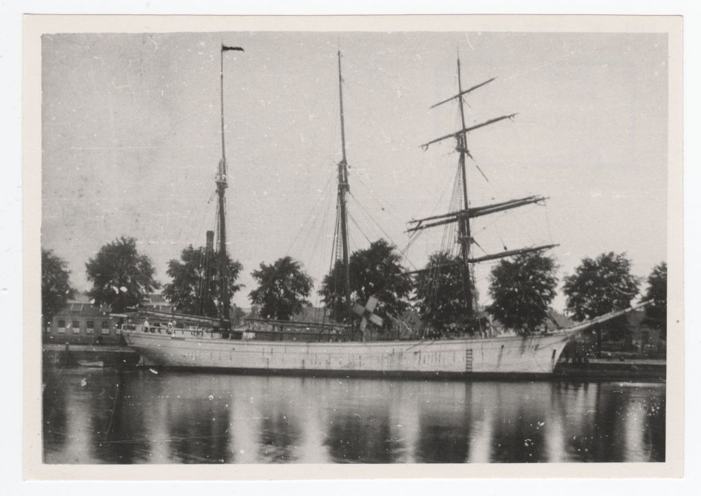 Purjelaev "Roma" sadamas