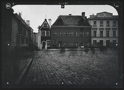 Tallinn, Raekoja plats 12, 13, 14. Elamu Raekoja plats 12, Elamu Raekoja plats 13 fassaad ja Maja, kus 1918. a lõpul, 1919. a algul asus Eesti Vabariigi Ajutine Valitsus. Fassaadide stereofotogramm-meetriline mõõdistamine.  similar photo
