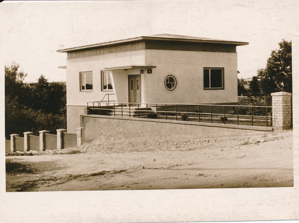 foto, Viljandi, lastekabinet (lastenõuandla), Uku tn 10, u 1959, baptisti kogudus ehitas 1959, võeti ära, 1997 tagastati