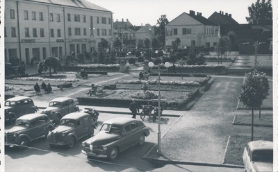 foto, Viljandi, Keskväljak, park, autod mootorrattad, 9.1957, F: H. Riet  similar photo