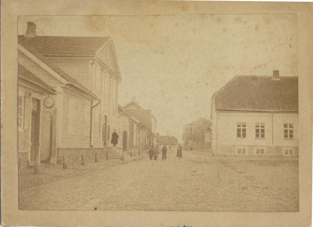 foto, Viljandi, Lossi tn, turuplats, paremal apteek, u 1880