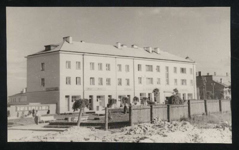 foto, Viljandi, Keskväljak, V. Kingissepa (Lossi) tn 18/20, u 1950