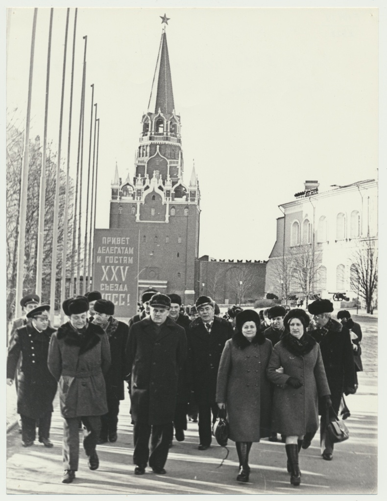 foto NLKP 25. kongress 1976, delegaadid Eesti NSV-st, Kremli õu