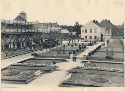 foto, Viljandi, Keskväljak, Lossi tn 18-20 maja tellingutes, u 1950  similar photo