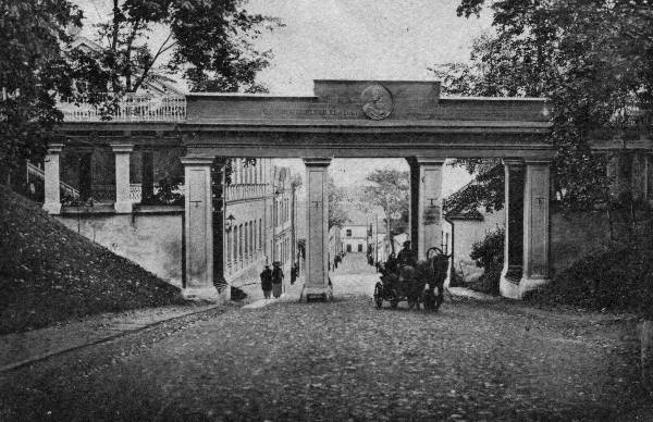 Inglisild Toomemäel, voorimees Lossi tänaval. Tartu,  ca 1915-1919.
