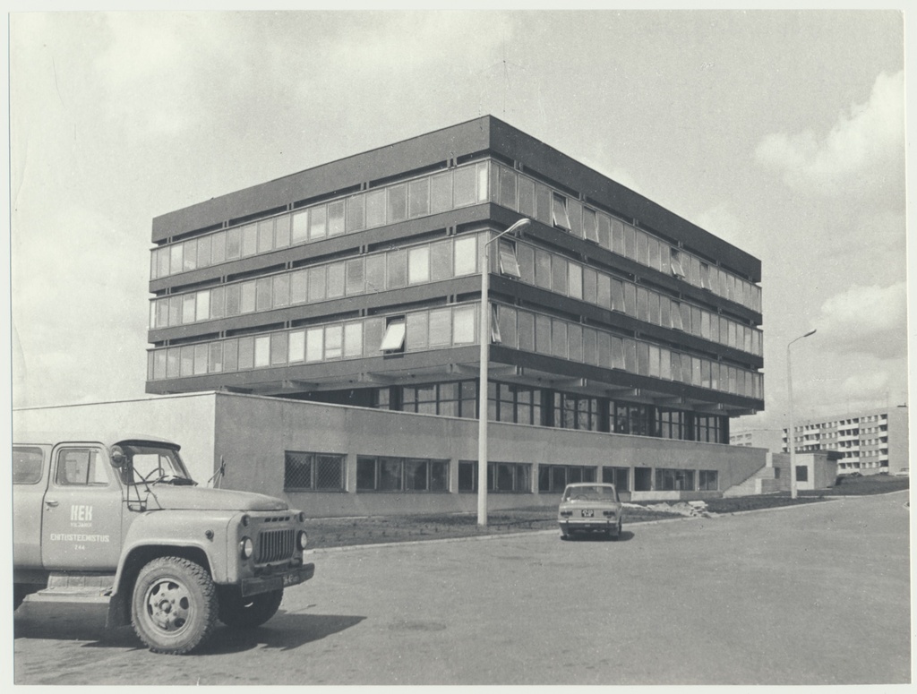 foto, Viljandi, KEK-i administratiivhoone, 1983, foto K. Kuusk