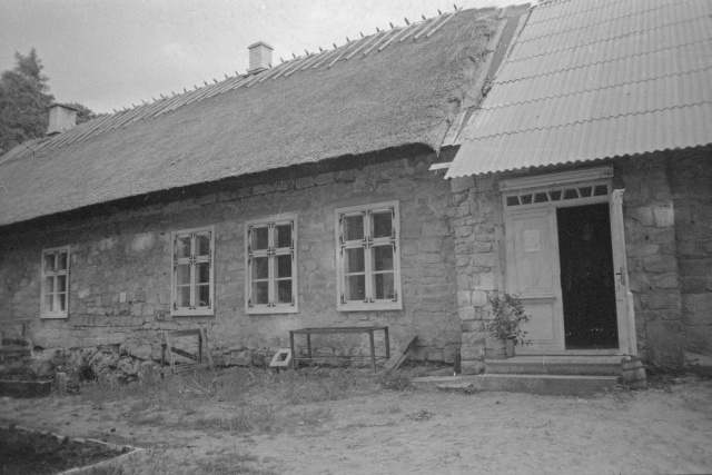 Vaade Kaarma pastoraadile