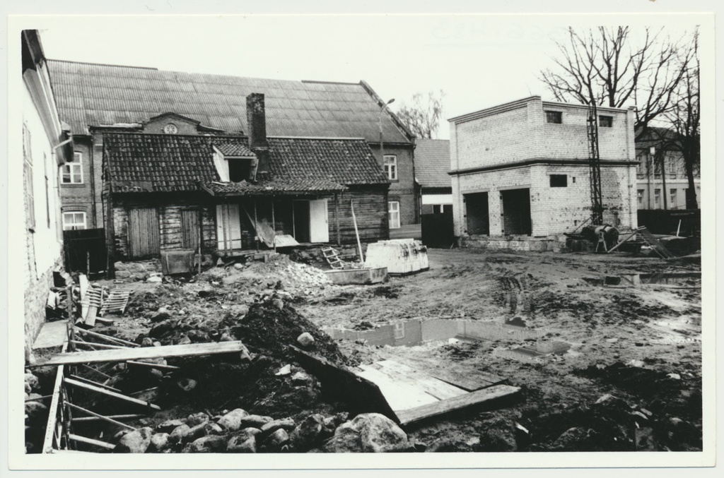 foto, Viljandi muuseum, ehitus, käsitöömaja, elektrialajaam, 1993