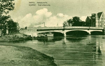 Vabadussild. Taga ärihoone Vene ja Kalda t nurgal (1911, V. Kessler; ehitatud kaupmees Karl Ebergile). Tartu, ca 1926-1935.  duplicate photo