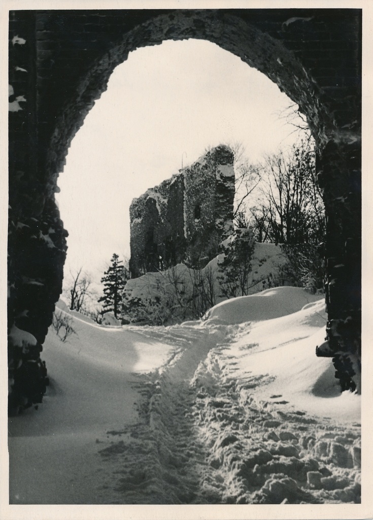 foto, Viljandi, lossimäed, Kaevumägi, värav, 1957, foto A. Kiisla