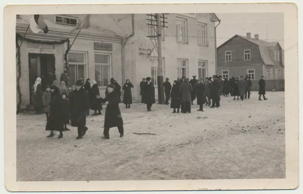 foto, Viljandimaa, Võhma, viinakauplus, inimesed, 24.02? u 1935