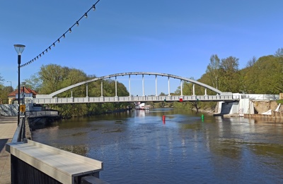 Tartu pedestrian bridge or Karsild (1957-59, engineer p. Varep) at the location of the former stone bridge. rephoto