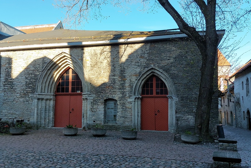 Tallinn, dominiiklaste kloostri kiriku säilinud osad Vene tänaval. rephoto
