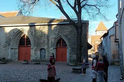 Dominican monastery court in Tallinn on Russian street rephoto