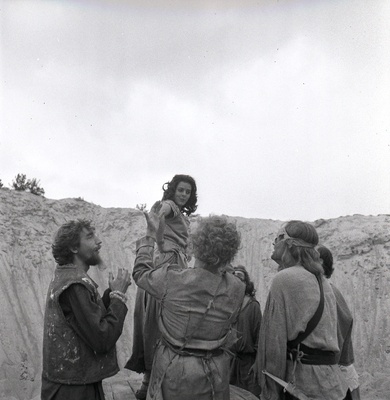 Filmi "Karoliine hõbelõng" filmimine. Chätrin Bagala kuningatütar Karoliine osas. Tõnu Kark Röövli osas. Urmas Kibuspuu Röövli osas. Ago Roo Röövli osas.  similar photo