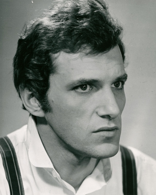 Sõrmuse osatäitja kandidaat - Moskva Stanislavski nim. Draamateatri näitleja Emanuel Vitorgan.