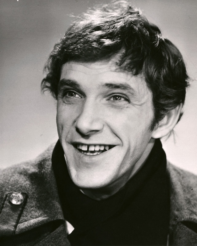 Sõrmuse osatäitja kandidaat - Moskva Stanislavski nim. Draamateatri näitleja Emanuel Vitorgan.