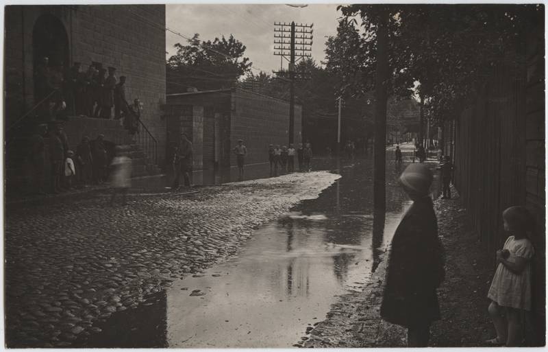 fotopostkaart, Viljandi, Jakobsoni tn 14, suure vihma järel, 1926