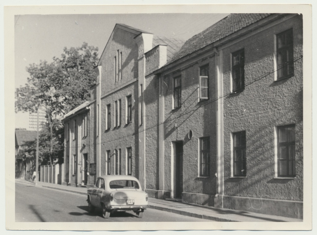 foto, Viljandi, Jakobsoni tn 18, endine Koidu seltsimaja, u 1960, foto A. Kiisla