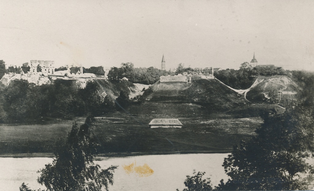 fotokoopia, Viljandi, lossimäed, üldvaade järvelt, u 1905