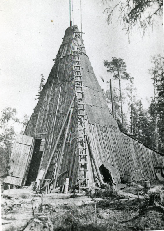 Kõrve maanteesilla lähedalrauamaagi katse-sügavpuurimise hoone.