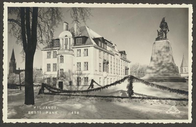 foto albumis, Viljandi, pangahoone, mälestussammas, talv, u 1935, foto J. Riet  duplicate photo