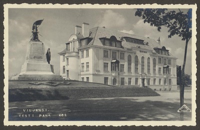 foto albumis, Viljandi, Vabadussõja mälestussammas, pangahoone, u 1930, foto J. Riet  duplicate photo