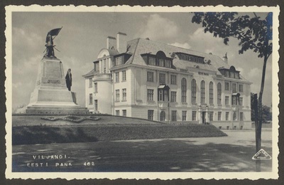 foto albumis, Viljandi, Vabadussõja mälestussammas, pangahoone, u 1930, foto J. Riet  similar photo