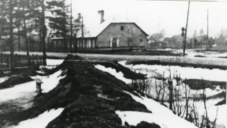 1944.a. suvel sakslaste poolt ehitatud tankitõrjekraav Narva maanteel.