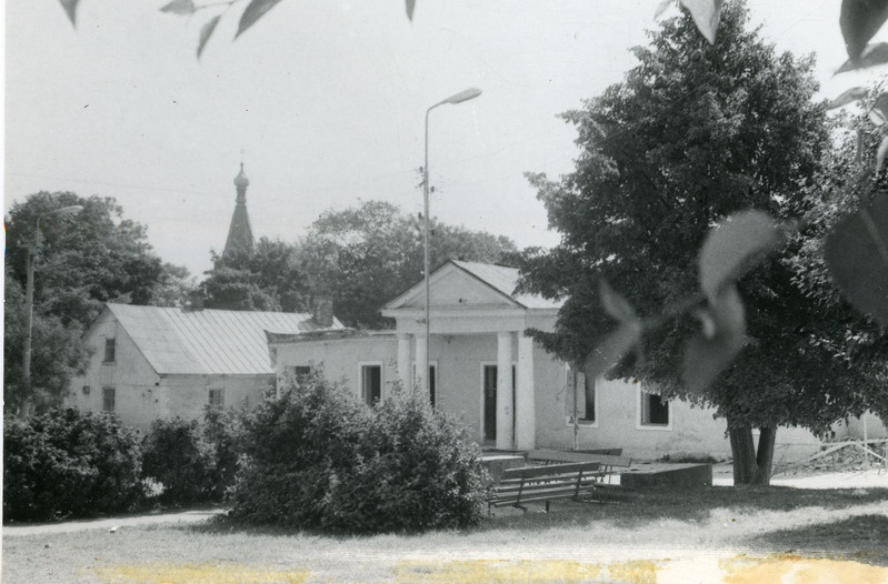 Ajaloolise Jõhvi hobupostijaama lammutamine 1975.a.
