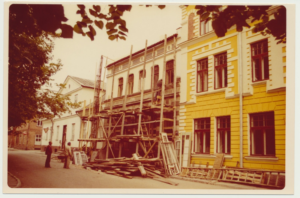 värvifoto Viljandi muuseum'i hoone 1983 foto I.Tavaste