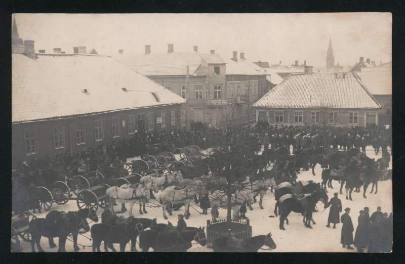 fotopostkaart, Viljandi, turuplats, EW aastapäeva tähistamine, Lossi tn- Munga tn ristmik, majad (nurgamaja tornita), 24.02.1919-1927