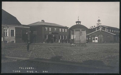 fotopostkaart, Viljandi, turuplats, apteek, teemaja, turuhoone, kaev, 1902, foto J. Riet?  duplicate photo