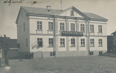 foto Viljandi Linnakool turuplats'i ääres u 1914 foto J.Riet  duplicate photo