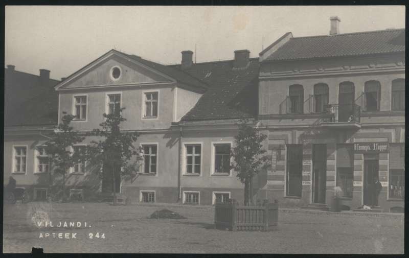 fotopostkaart, Viljandi, turuplats, apteek, kõrvalmajas J.Tepper'i pood u 1915, foto J. Riet