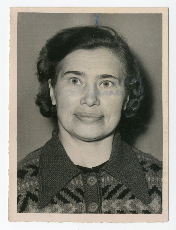 Foto, must-valge, Pärnu Kommunist. Portree naisest