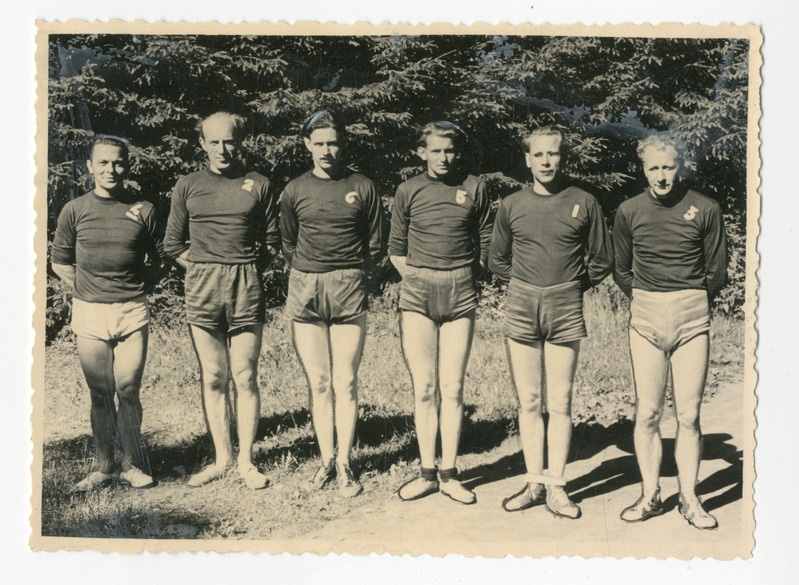 Foto, must-valge. Rivistunud sportlased