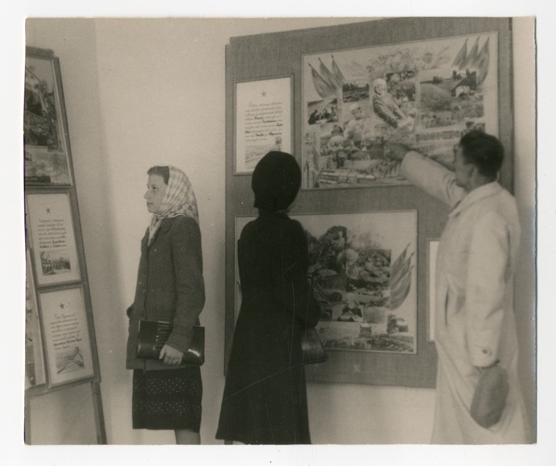 Foto, must-valge, Töörahva Hääl. Stendi uurimine