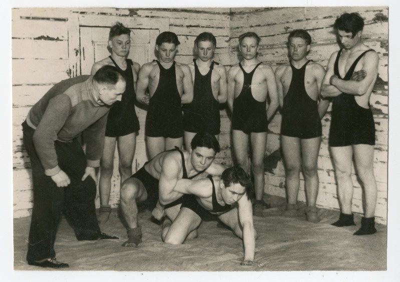 Foto, must-valge, Töörahva Hääl. Maadlustrenn