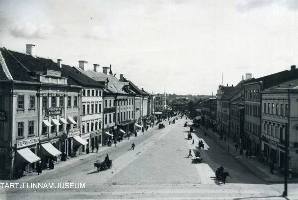 Tartu Raekoja plats (vaade raekoja tornist). Ca 1900-1910.