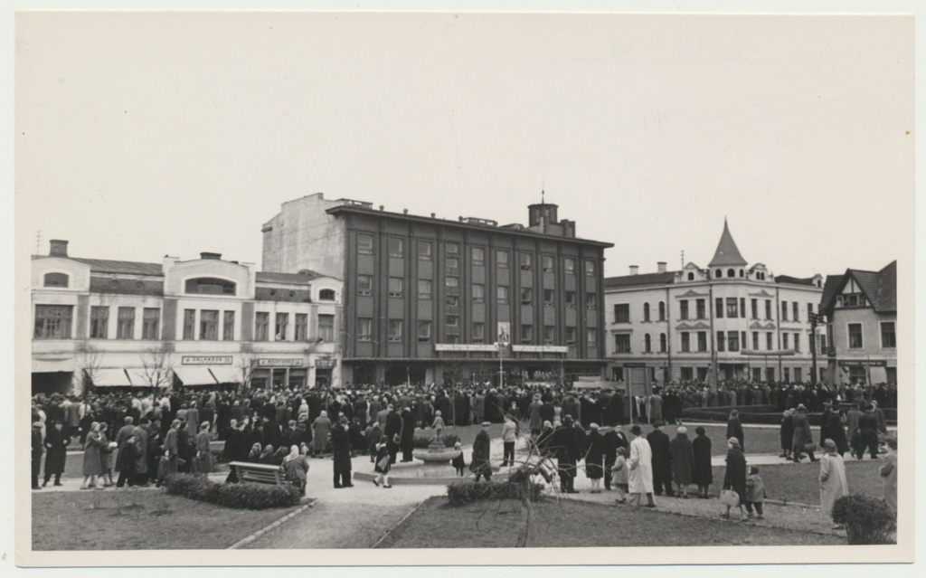 foto, Viljandi, 1.mai miiting, Keskväljak, 1960