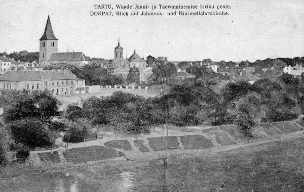 Emajõgi paremkalda park. Taga kesklinna hooned (s. h. Jaani ja Uspenski kirikud). Tartu, ca 1922.