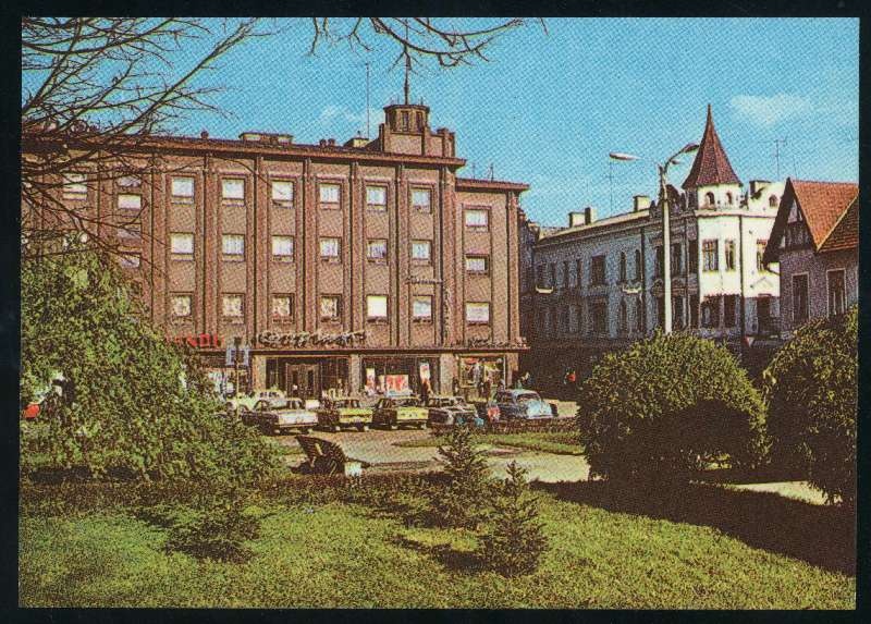 fotopostkaart, Viljandi, Keskväljak , Tartu tn 11 (endine Eve maja), V. Kingissepa (Lossi) tn 26, u 1982, foto A. Mäemets